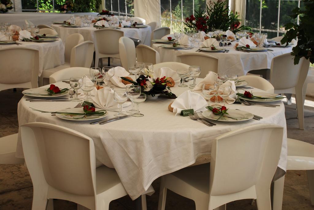 Les Jardins Du Mas Evesque Bed & Breakfast Rousson  ภายนอก รูปภาพ