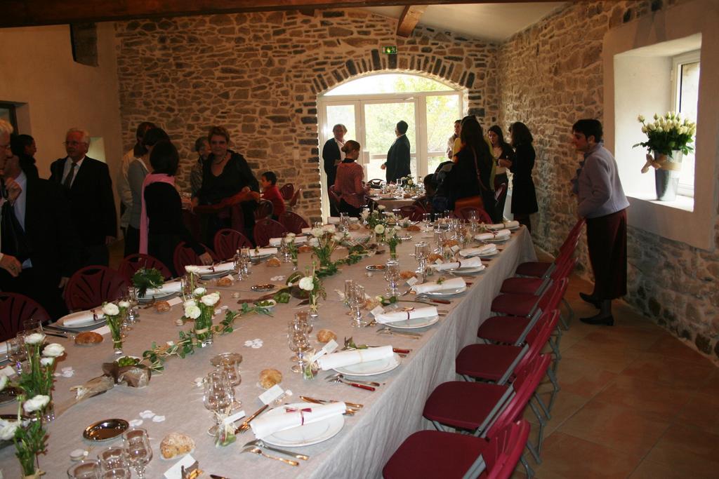 Les Jardins Du Mas Evesque Bed & Breakfast Rousson  ภายนอก รูปภาพ